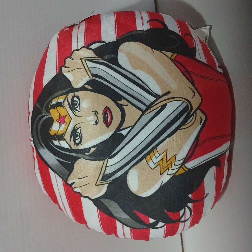 Wonder Woman Round Plush Throw Pillow Soft  Kids Room Decor‎ NWT